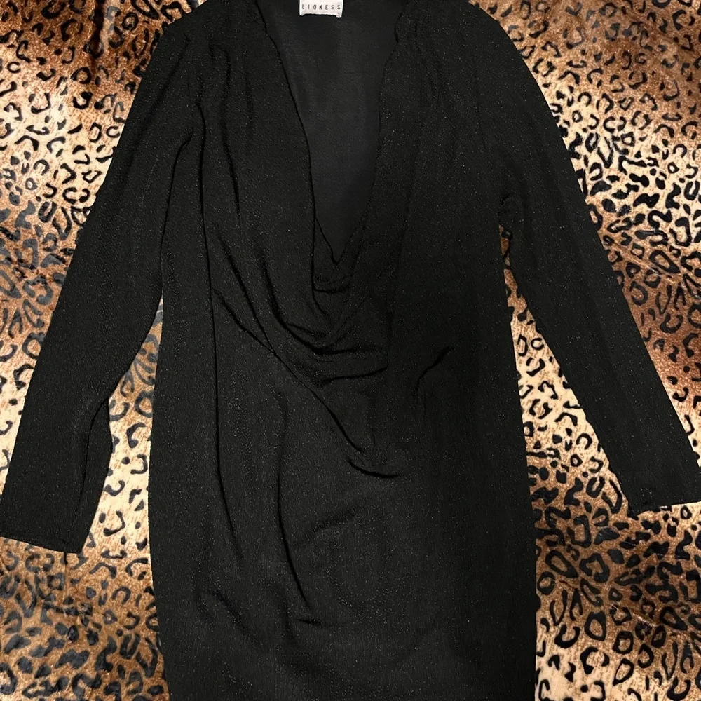 Black long sleeve dress with low neckline - Picture 2 of 5